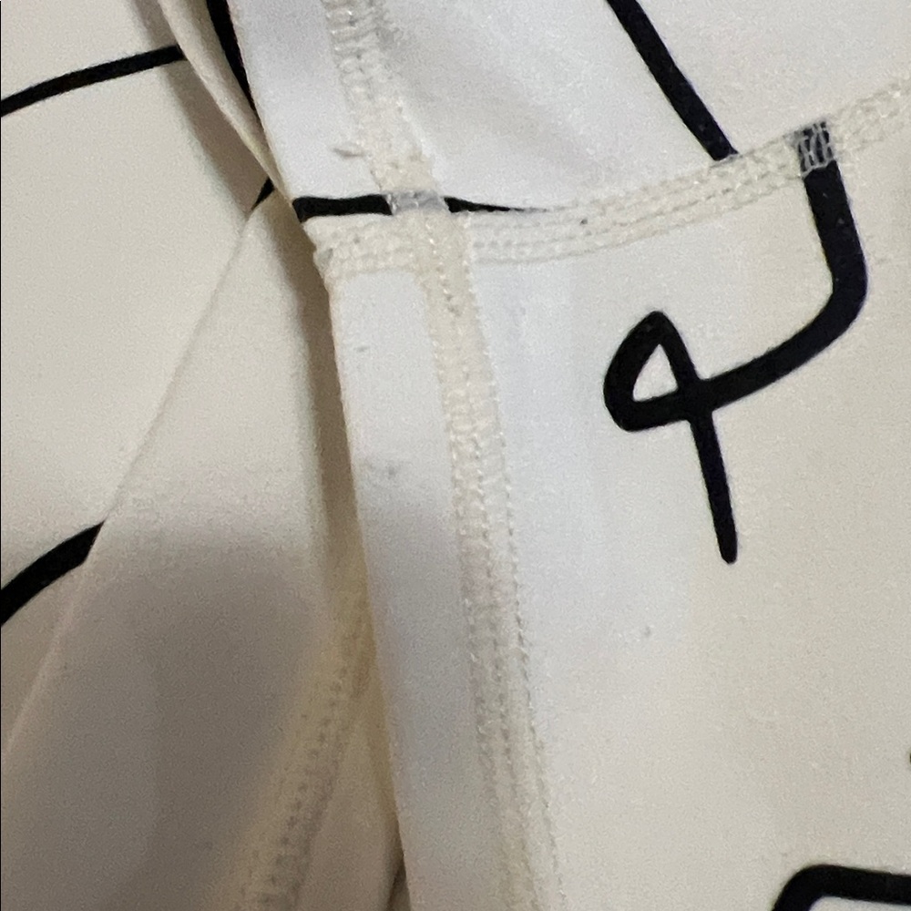 WeWoreWhat Sports bra and biker short XL - Picture 10 of 16